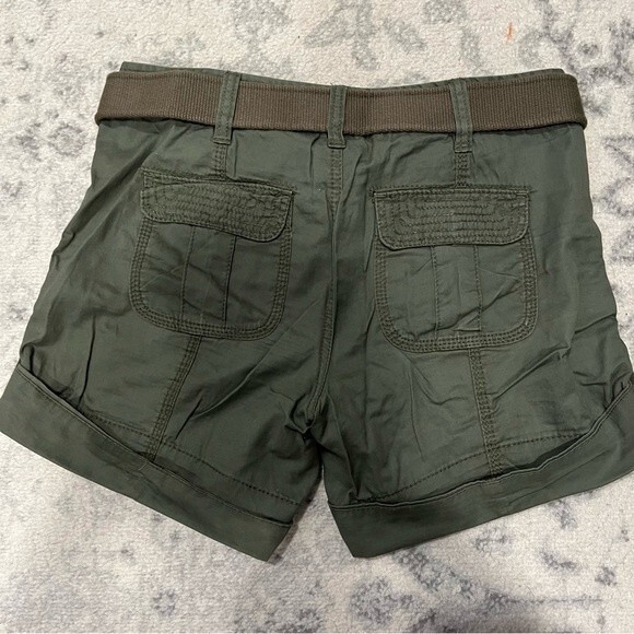 Calvin Klein Jeans Green Utility Rolled Shorts with Belt Size 2 - Picture 4 of 7